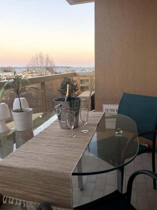 Appartement Vue Mer, 5Min A Pied De La Plage, Parking Prive Vallauris Bagian luar foto