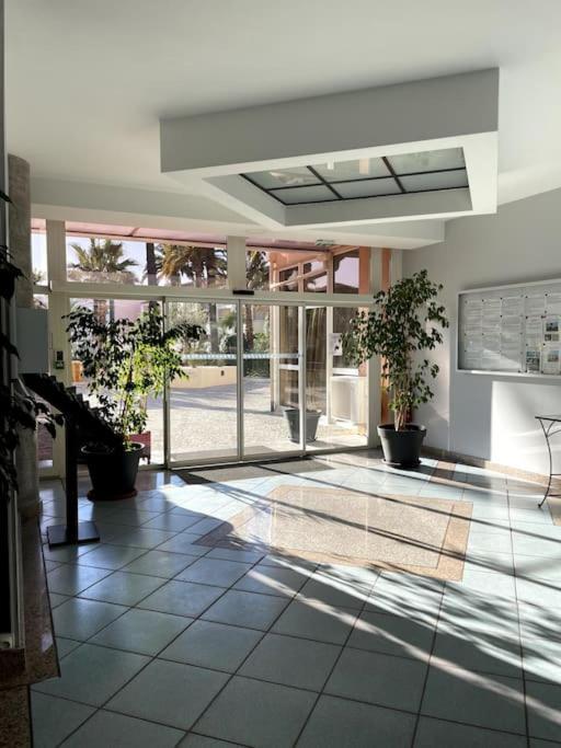 Appartement Vue Mer, 5Min A Pied De La Plage, Parking Prive Vallauris Bagian luar foto